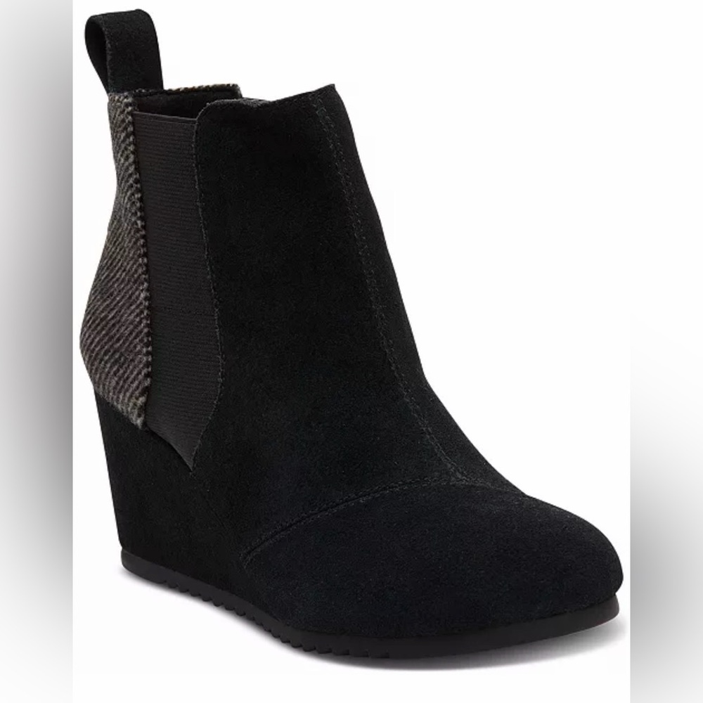 Tom’s Emery Cozy Mixed-Media Wedge Booties
Size 6.5